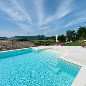 https://villa-poggio-ulivo-bb-relais.hotelinveneto.com