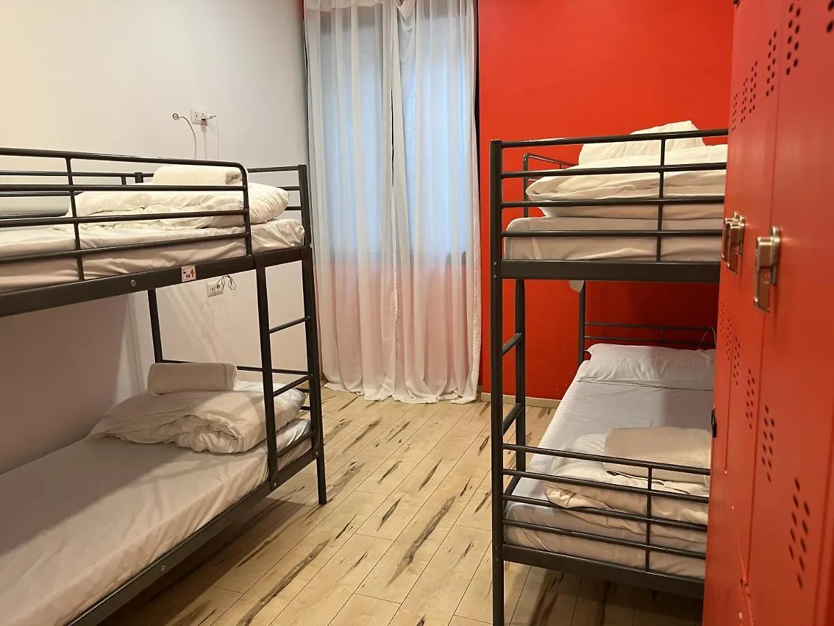 Quo Milano Pansiyon 0*,  İtalya
